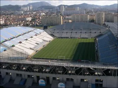 A quelle quipe appartient ce stade ?