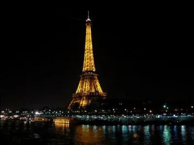 La tour Eiffel, haute de 324m, a t imagine par Gustave Eiffel. Quel monument, lorsqu'elle eut t acheve, dtrna-t-elle ?