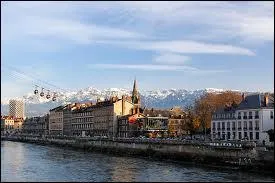 Quelle est cette ville o est n Stendhal, qui fut capitale de la ganterie, et dont Alain Carignon fut maire de 1983  1995 ?