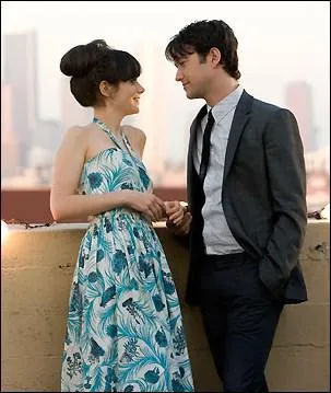 Dans quel flm Zooey Deschanel porte-t-elle de nombreuses robes bleues, dont celle-ci ?