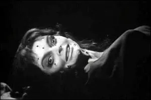 1960 est une grande anne pour le genre. L'Italien Mario Bava accde  une renomme mondiale grce  un film aussi gothique qu'effrayant. C'est :