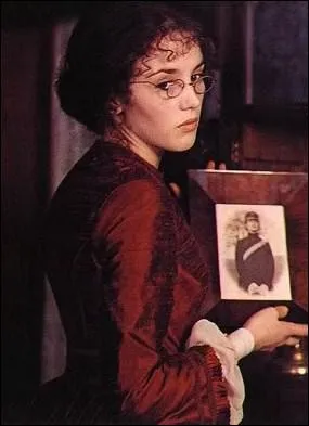 Commenons une troisime fois notre test par Isabelle Adjani qui aime dcidment beaucoup le rouge. ^^ Dans quel film incarne-t-elle la fille cadette de Victor Hugo ?