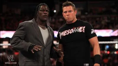 En dbut de show, qu'arrive-t-il  R-Truth et The Miz ?