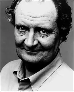 De quelle origine Jim Broadbent est-il ?