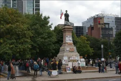 Sur quelle place de Montral a t constitue la place du Peuple ?