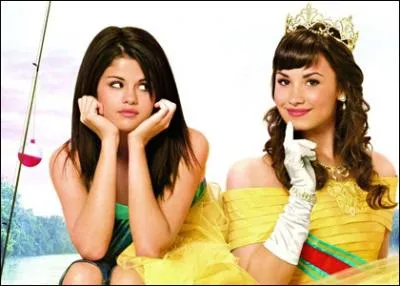 Qui a jou avec elle dans 'Princess Protection Program : Mission Rosalinda ' ?