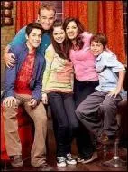 Quel est le nom de la famille des  sorciers de Waverly Place  ?