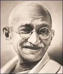 Son patronyme est Mohandas Karamchand Gandhi. Quel est son surnom ?