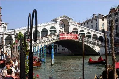 Comment s'appelle ce clbre pont de Venise ?