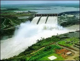 Le Barrage d'Itaipu : O est-il situ ?