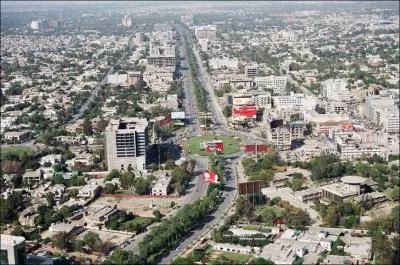 Dans quel tat d'Asie se situe la ville de Lahore ?