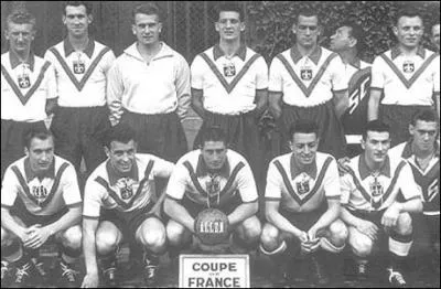 Avant-centre de la machine de guerre lilloise de la fin des annes 40 et du dbut des annes 50, celui que l'on surnommait  capitaine courage  joua 32 fois pour la France, marquant 19 buts...