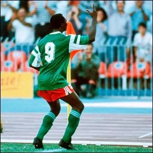 Lors du mondial 1990, Roger Milla clbra chacun de ses buts d'une danse autour du poteau de corner. De quelle danse populaire camerounaise s'inspira-t-il ?