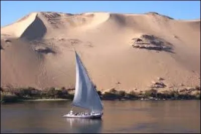 ''Voiles sur les filles / Barques sur le Nil / Je suis dans ta vie / Je suis dans tes bras... ''