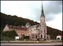 C'est dans cette commune de la valle de la Meuse que Jeanne d'Arc est ne il y a 600 ans. On peut y visiter sa maison natale.