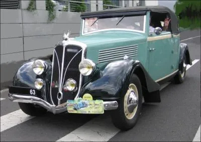 Ce modle de 1936 a t fafriqu par un constructeur lyonnais surtout connu pour ses camions :