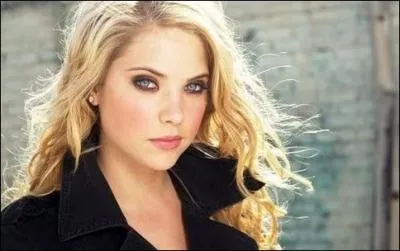 J'incarne Hanna Marin dans "Pretty Little Liars". Qui suis-je ?