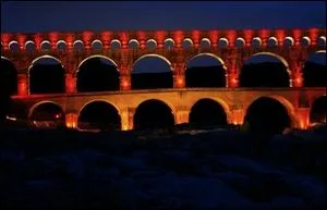 Dans quel dpartement franais se situe ce clbre pont-aqueduc romain ?