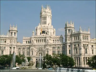 A quelle altitude se trouve Madrid ?