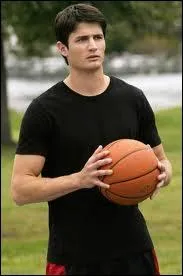 Quel acteur joue Nathan Scott ?