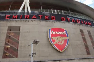 Quel footballeur a fait en janvier son grand retour pour deux mois au club londonien d'Arsenal ?