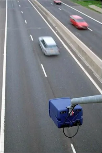 Au Qubec, un panneau routier informait les automobilistes d'une invasion de zombies. L'appareil leur conseillait de  courir  et surtout de les  frapper deux fois  pour bien les neutraliser. La vrit :