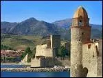 L'trange clocher de Notre-Dame-des-Anges est pratiquement entour par la mer. Il est en fait, l'ancien phare du port. Mais o est cette glise ?