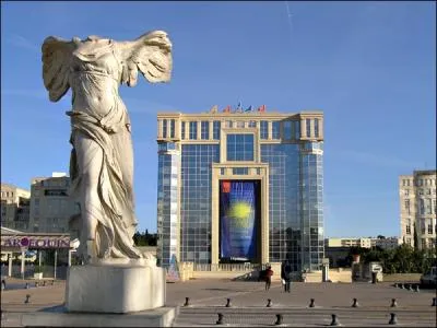 Quel est ce btiment, situ entre le Lez et l'avenue de la Pompignane ?