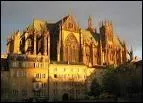 La cathdrale St-Etienne de Metz, construite en 1220 en pierre de Jaumont, est clbre pour ses vitraux gigantesques. Quel peintre a excut un somptueux vitrail Adam et Eve ?