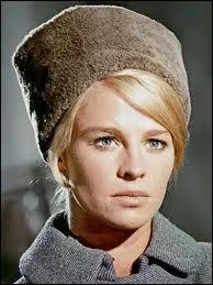 C'est Julie Christie, actrice anglaise, qui est ici le grand amour de Omar Sharif. Quel est ce film o elle joue Lara ?