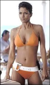 Aussi clbre dsormais que le maillot blanc de la blonde Ursula Andress, voici le maillot orange de la brune Halle Berry. Dans quel film ?