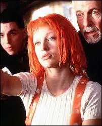 Au tout dbut du film, elle n'apparat que sous la forme d'une... main ! Habille ou dshabille plutt par un gnial Jean-Paul Gaultier, Leeloo est cette rousse venue d'ailleurs dans le film ?