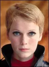 L'1 des plus clbres  porter cette coupe alors rvolutionnaire, alors qu' elle tait l'pouse de Sinatra. C'est Mia Farrow, mre du seul enfant naturel de quelle grande star ?