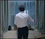 Qui se trmousse dans les salons et escaliers sur la chanson JUMP dans le film Love actually  la grande suprise de la secrtaire ?