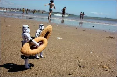 Pendant leur repos bien mrit, les stormtroopers adorent aller  la plage, il aime beaucoup...