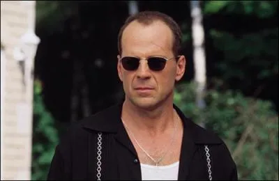 Dans 3Mon voisin le tueur3, quel acteur joue le voisin de Bruce Willis ?