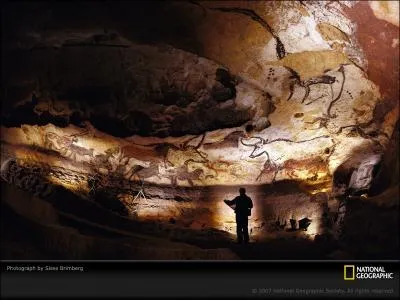 Lgrement  droite au-dessus de l'homme, nos anctres de Lascaux ont peint ...