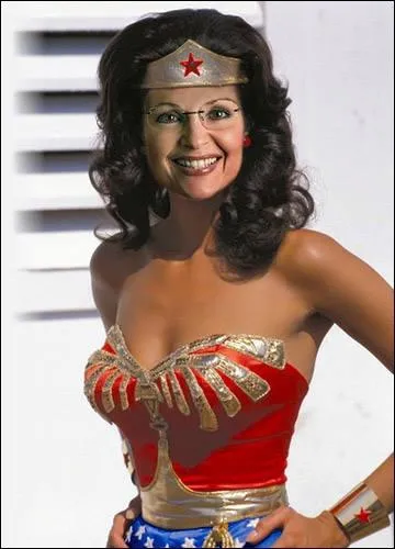 Mme une clbre femme politique amricaine peut s'amuser  se dguiser en Wonder Woman !