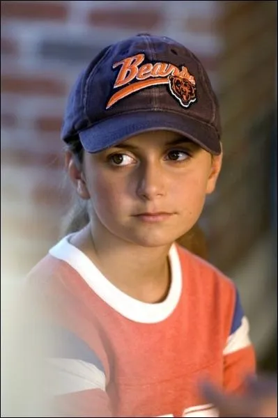 Que tentera voler cette jeune fille dans une boutique dans le film  Treize  la douzaine  ?