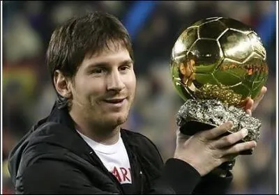 Qui est ce joueur qui a gagn 3 ballons d'or d'affile ?