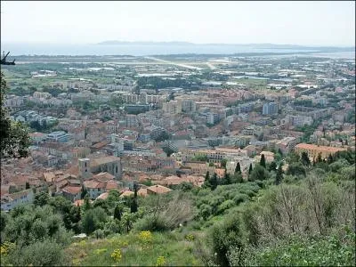 La ville d'Hyres se situe dans...