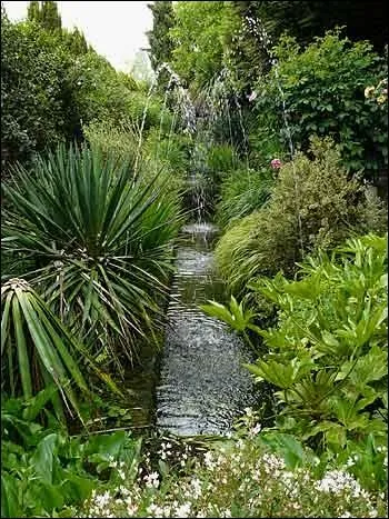 Poursuivons notre promenade  travers cette vingtaine de trs lgants jardins fleuris. Quel nom faut-il attribuer  cette partie ?