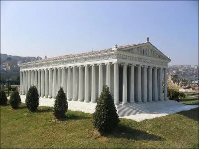 Le temple d'Artmis  phse (Turquie) est une des :