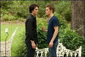 Qui embrasse Damon ?