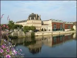 Jarnac est la ville natale de Franois Mitterrand. Elle se situe dans la dpartement de :