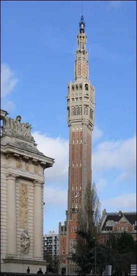 Alors, pour commencer la semaine, nous allons visiter le plus haut monument de la rgion Nord-Pas-De-Calais (104 m) qui appartient  l'htel de ville. Qu'est-ce que c'est ?