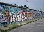 Le mur de Berlin tombe en :