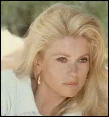 La trs clbre Catherine Deneuve, blondissime incarnation de la beaut franaise, est-elle une vraie blonde ?