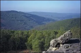 Une question de faible altitude pour commencer : dans quel pays ne s'étend PAS le massif des Ardennes ?