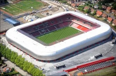 Quelle quipe joue au stade du Hainaut ?